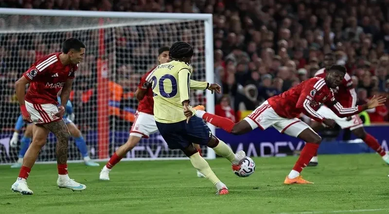 Arsenal Secure Late Victory over Nottingham Forest to Keep Pressure on Manchester City