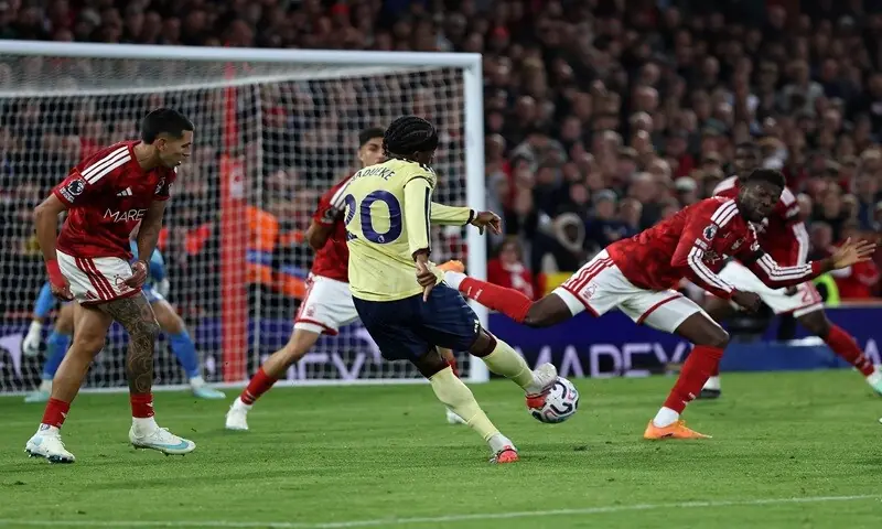 Arsenal Secure Late Victory over Nottingham Forest to Keep Pressure on Manchester City