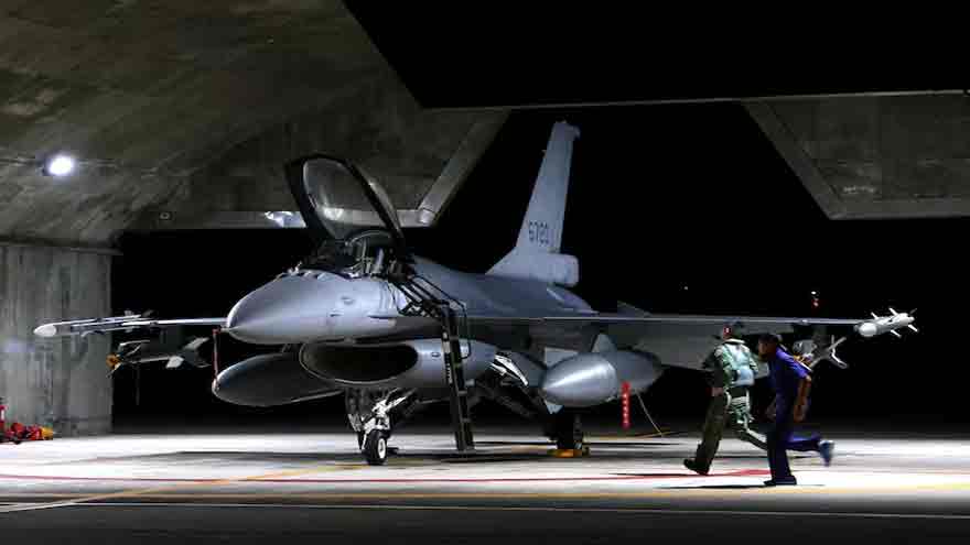 Taiwan Receives First Two New F-16V Fighter Jets from US