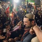 وزیراعلیٰ خیبرپختونخوا سہیل آفریدی کا پی ٹی آئی مارچ دوبارہ شروع، قافلہ کوہاٹ کی جانب روانہ
