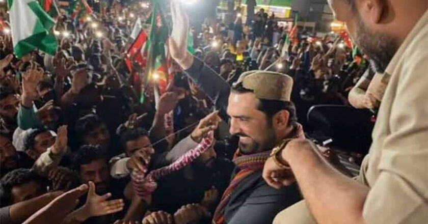 وزیراعلیٰ خیبرپختونخوا سہیل آفریدی کا پی ٹی آئی مارچ دوبارہ شروع، قافلہ کوہاٹ کی جانب روانہ