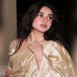 Yumna Zaidi Gets Emotional While Leaving Home for Work