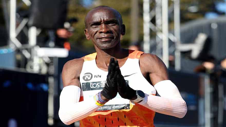 Eliud Kipchoge Wins Melbourne Marathon in Course-Record Time