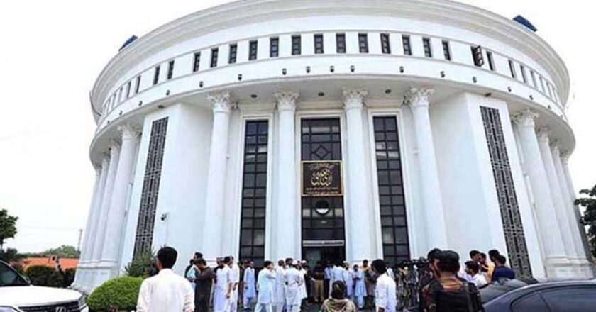 Explainer: Understanding the Difference Between Emergency and Governor’s Rule in Pakistan