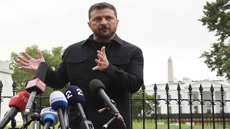 Ukraine Resumes Attacks on Russian Oil Refineries Amid Rising Tensions with US