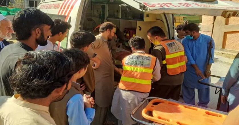 خیبر پختونخوا میں ٹریفک کے دو حادثات، بچوں سمیت 8 افراد جاں بحق