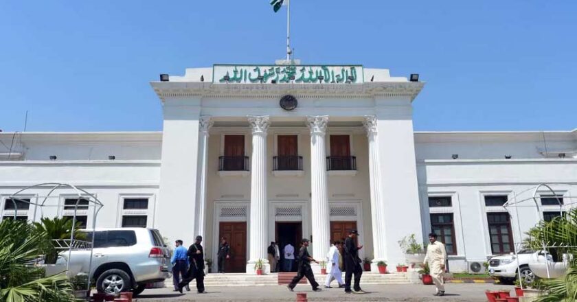 خیبر پختونخوا میں گورننس، صحت اور تعلیم کے شعبوں میں اصلاحات کے لیے 180 روزہ منصوبہ تیار