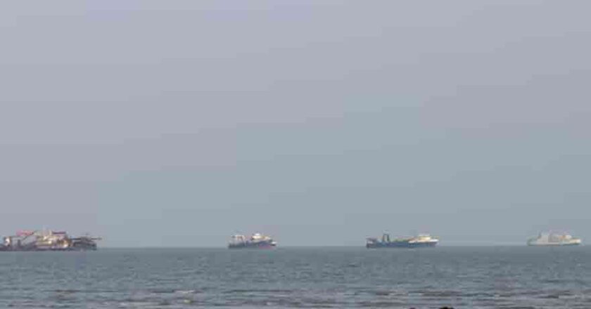 Iran Urges US to Accept Proposal to Reopen Strait of Hormuz