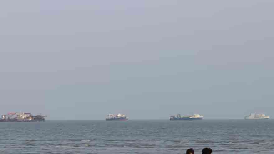 Iran Urges US to Accept Proposal to Reopen Strait of Hormuz