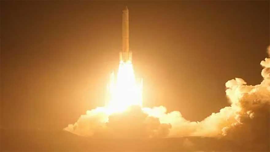 Japan Launches Historic Mission to Collect Samples from Mars’ Moon Phobos