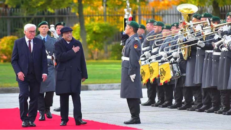 German Defence Ministry Accords Guard of Honour to President Zardari