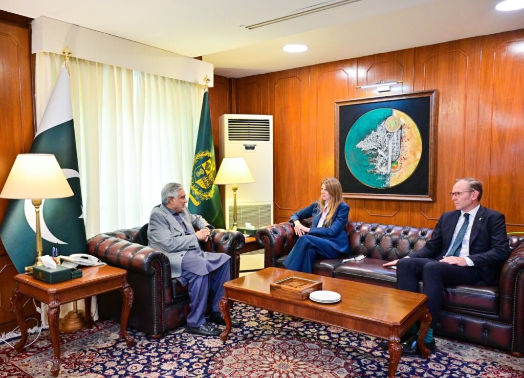 British High Commissioner Meets Deputy Prime Minister Ishaq Dar