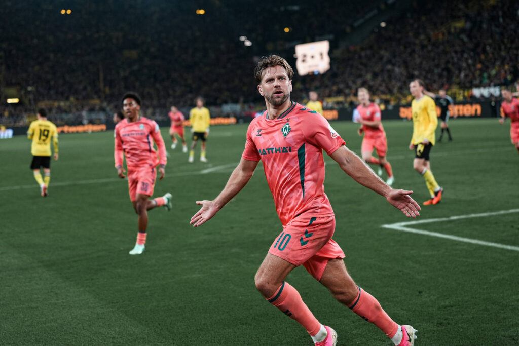 Fuellkrug Scores Late as Werder Bremen Hold Borussia Dortmund to 2-2 Draw
