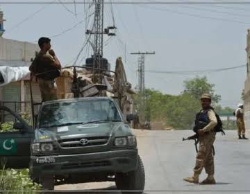 Police Foil Terrorist Attack on Peshawar Checkpost; Constable Martyred, Kohat Police Lines Attack Mastermind Killed