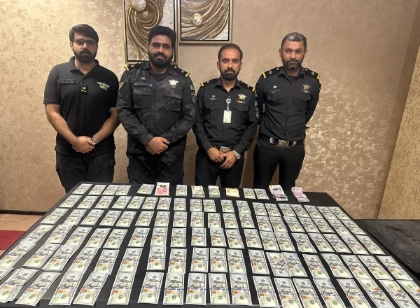 کراچی ایئرپورٹ پر خاتون مسافر سے 42 ہزار سے زائد امریکی ڈالر برآمد